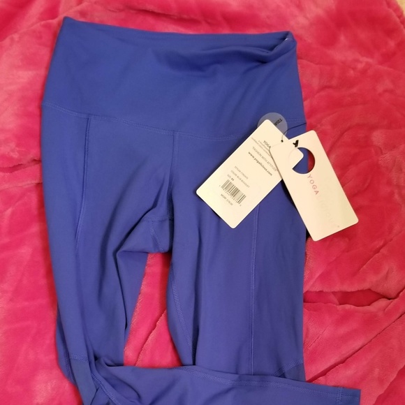 Yogalicious NWT criss cross crop yoga capris XS - Picture 1 of 4